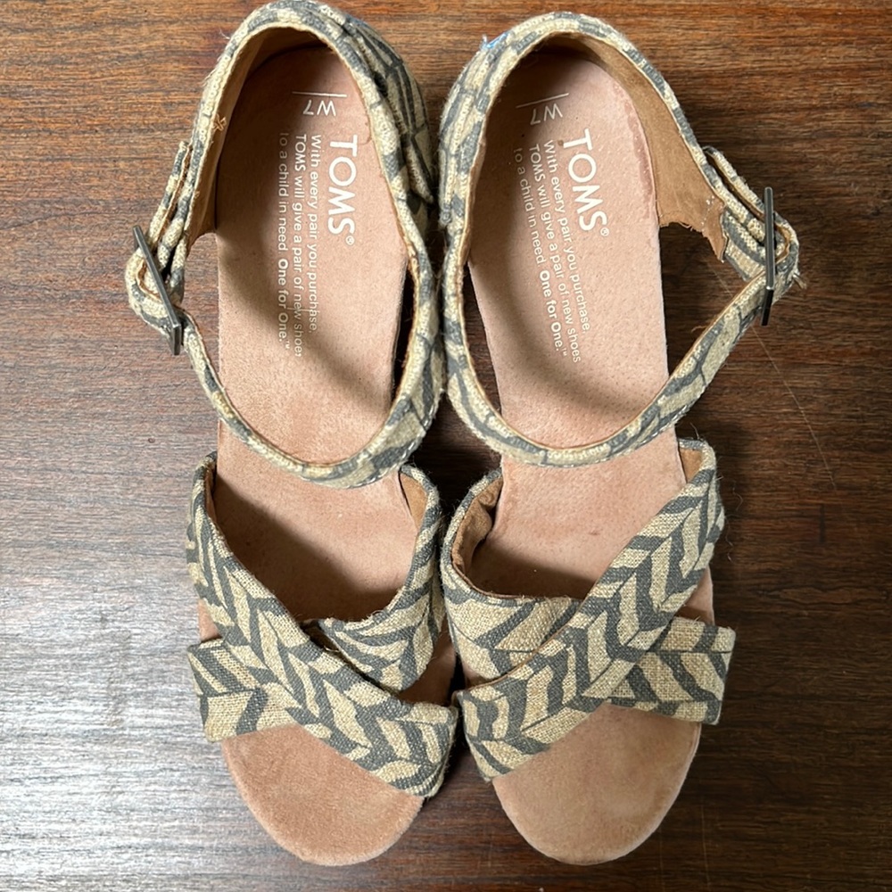 Toms wedge.